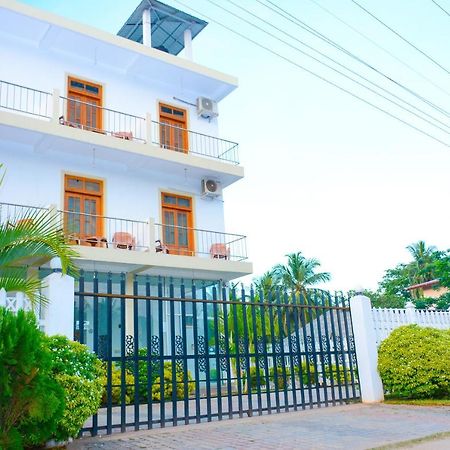 Hotel Kiyara Дамбула Екстериор снимка