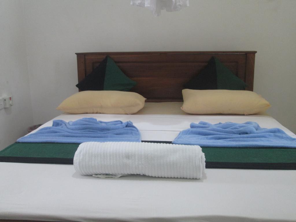 Hotel Kiyara Дамбула Екстериор снимка