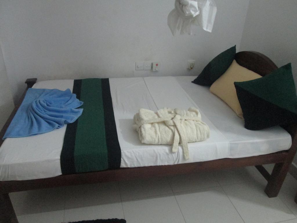 Hotel Kiyara Дамбула Екстериор снимка