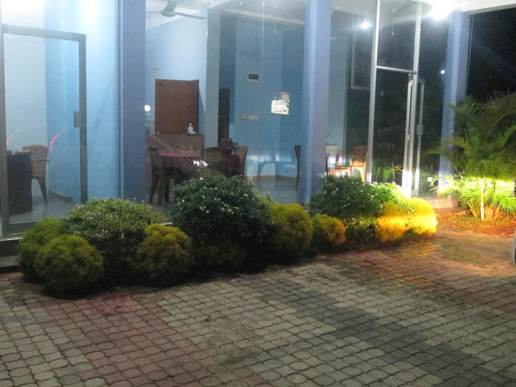 Hotel Kiyara Дамбула Екстериор снимка