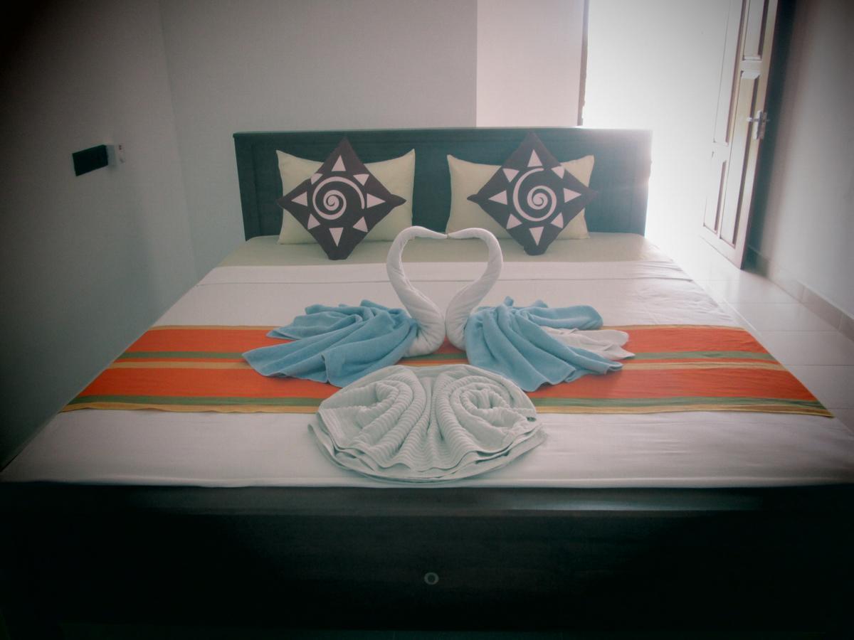 Hotel Kiyara Дамбула Екстериор снимка