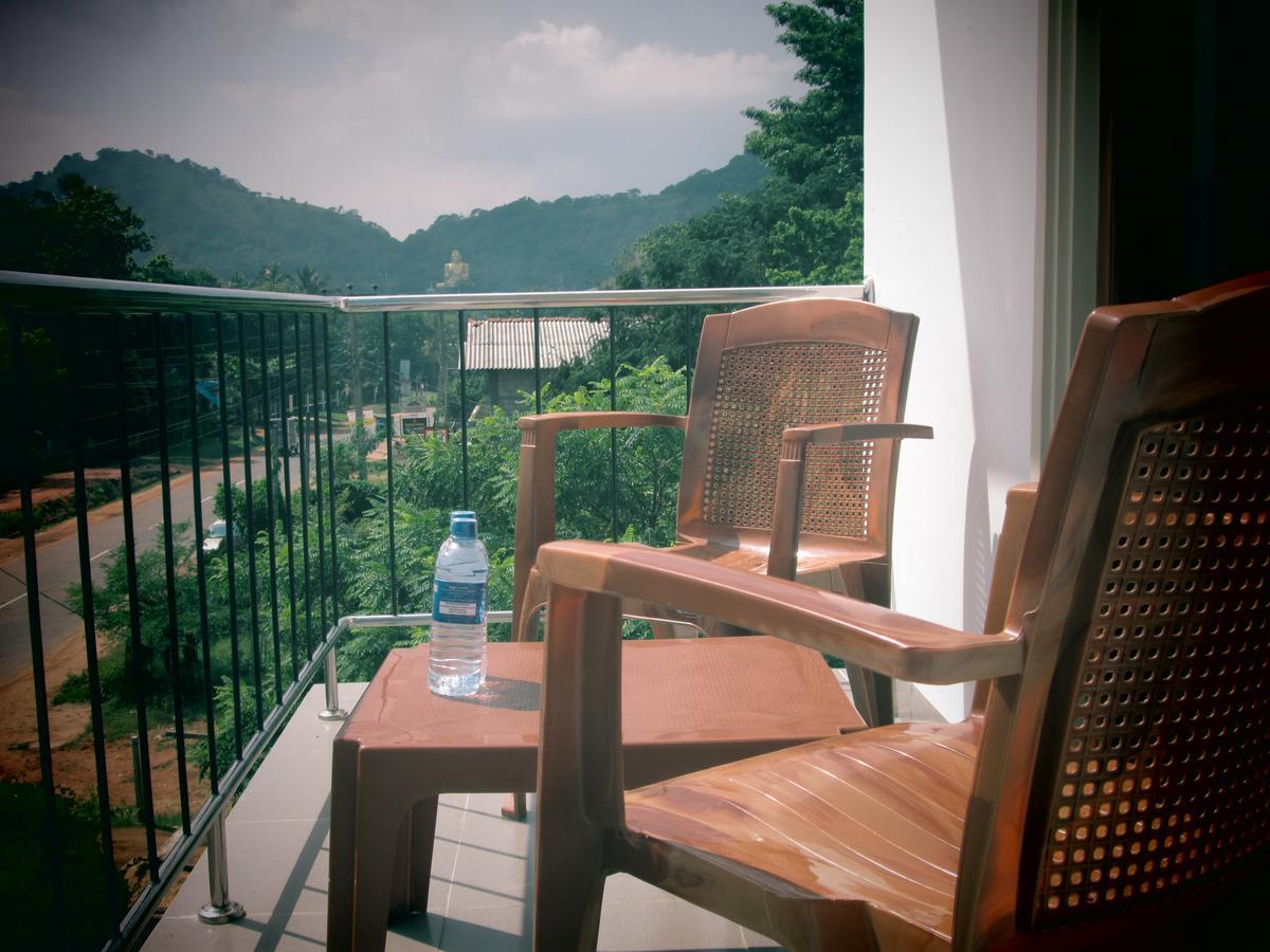 Hotel Kiyara Дамбула Екстериор снимка