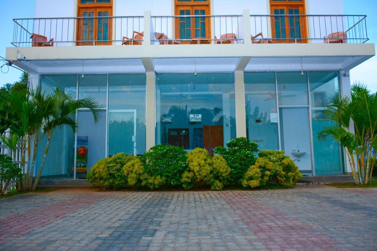 Hotel Kiyara Дамбула Екстериор снимка