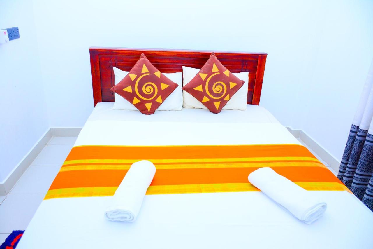 Hotel Kiyara Дамбула Екстериор снимка