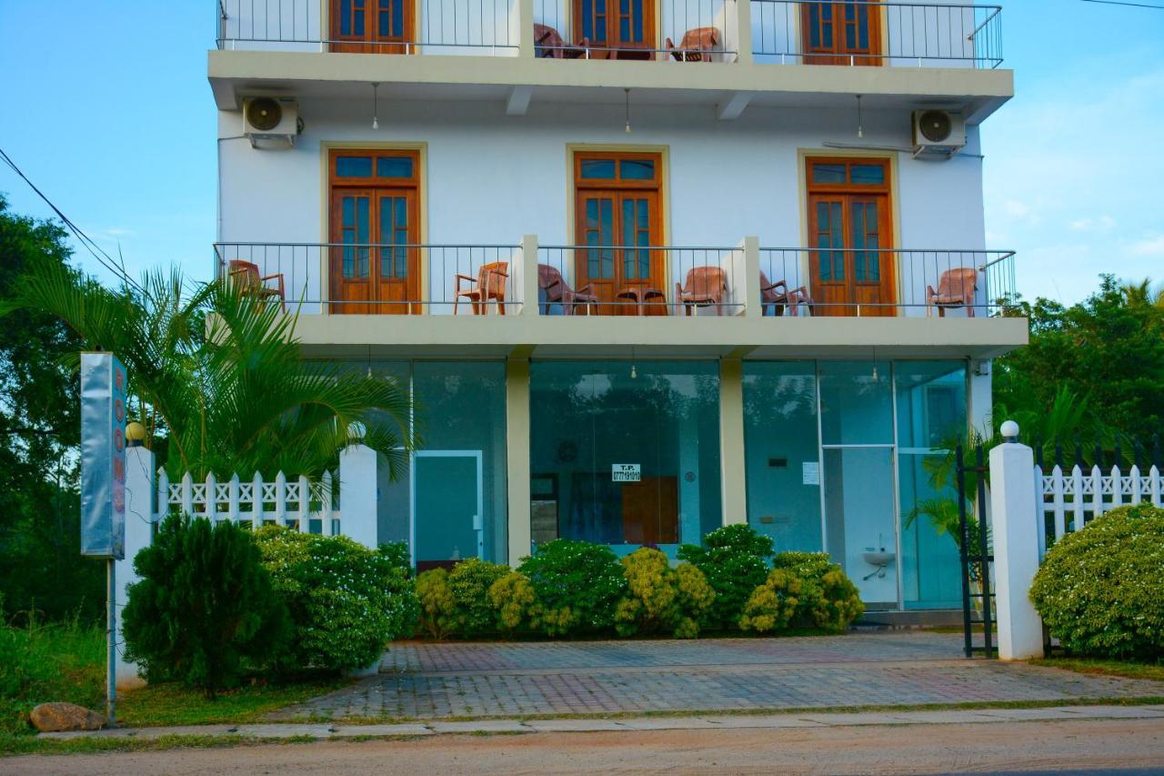 Hotel Kiyara Дамбула Екстериор снимка