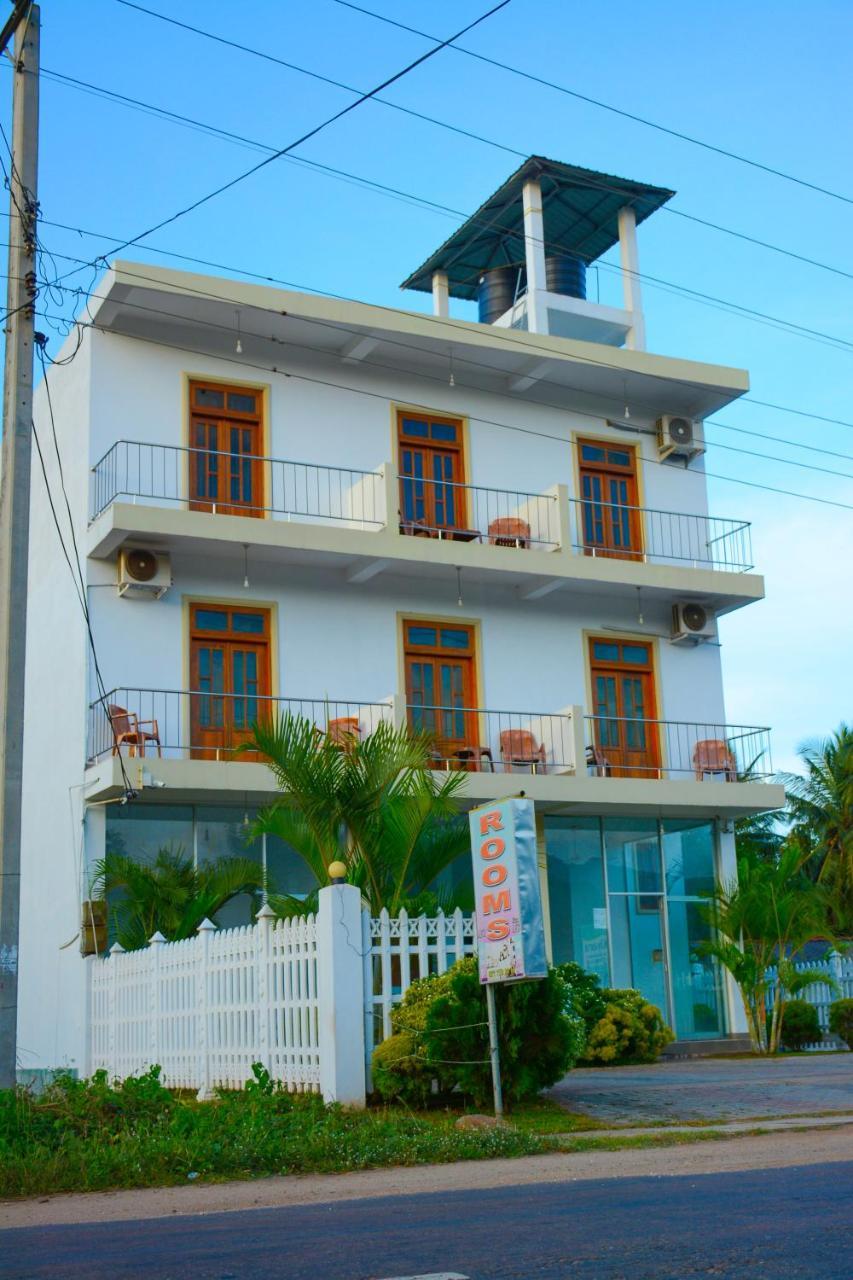 Hotel Kiyara Дамбула Екстериор снимка