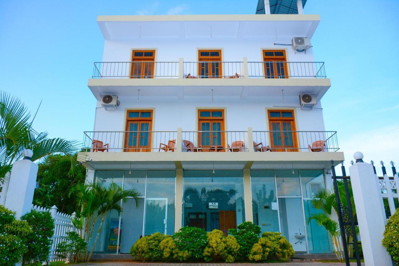Hotel Kiyara Дамбула Екстериор снимка
