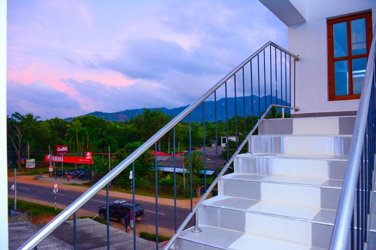 Hotel Kiyara Дамбула Екстериор снимка